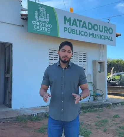 Felipe Dias acompanha fase final das obras do novo Matadouro Público de Cristino Castro