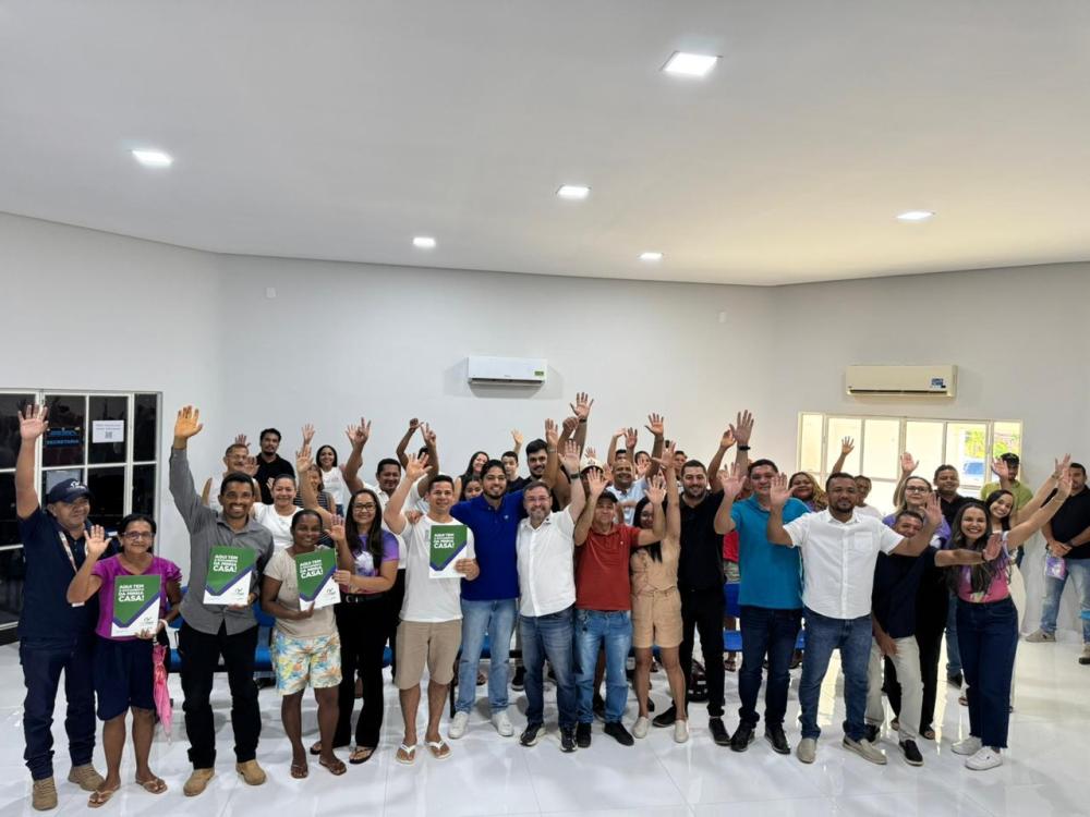 Prefeitura realiza entrega de escrituras pelo programa Casa Legal em Cristino Castro