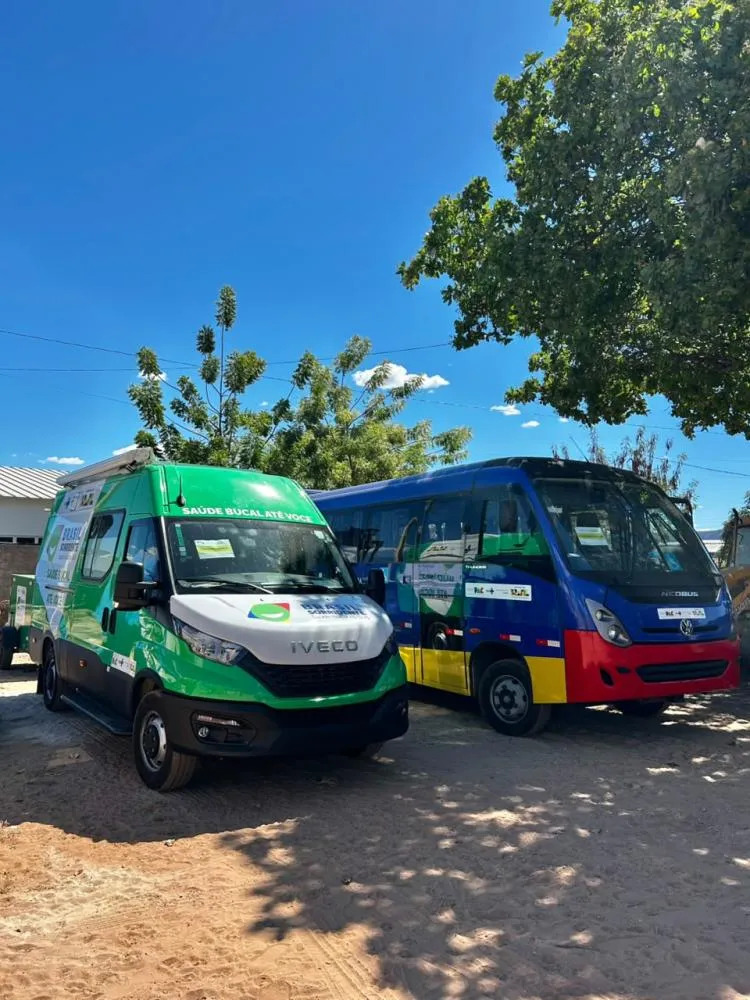 Cristino Castro recebe Unidade Odontológica Móvel e micro-ônibus para reforçar atendimento na saúde