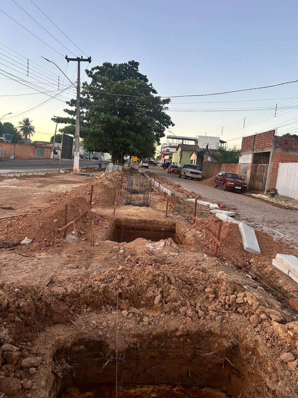 Construção de uma praça no centro do município de Cristino Castro - PI, (Praça da Fé)